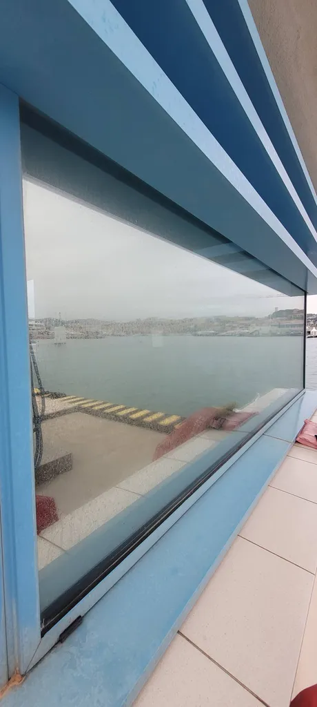 Pose film solaire sur vitres bâtiments Cannes 06