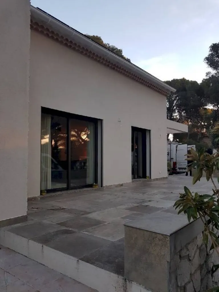 façade nue avant travaux à sausset les pins