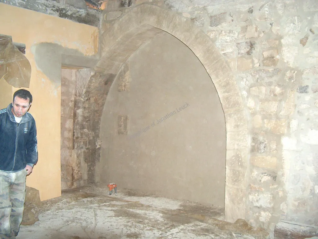 Encadrement massif en pierre d'Estaillades