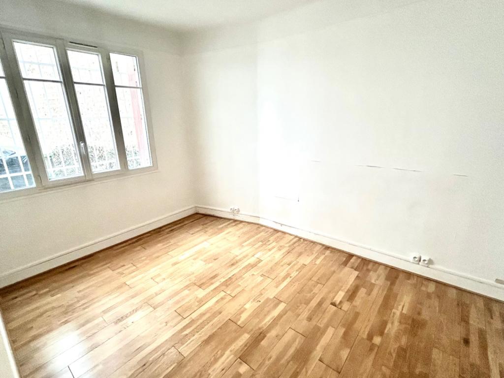 Appartement T3 en rez-de-chaussée (habitation ou professionnel) - Paris 15eme