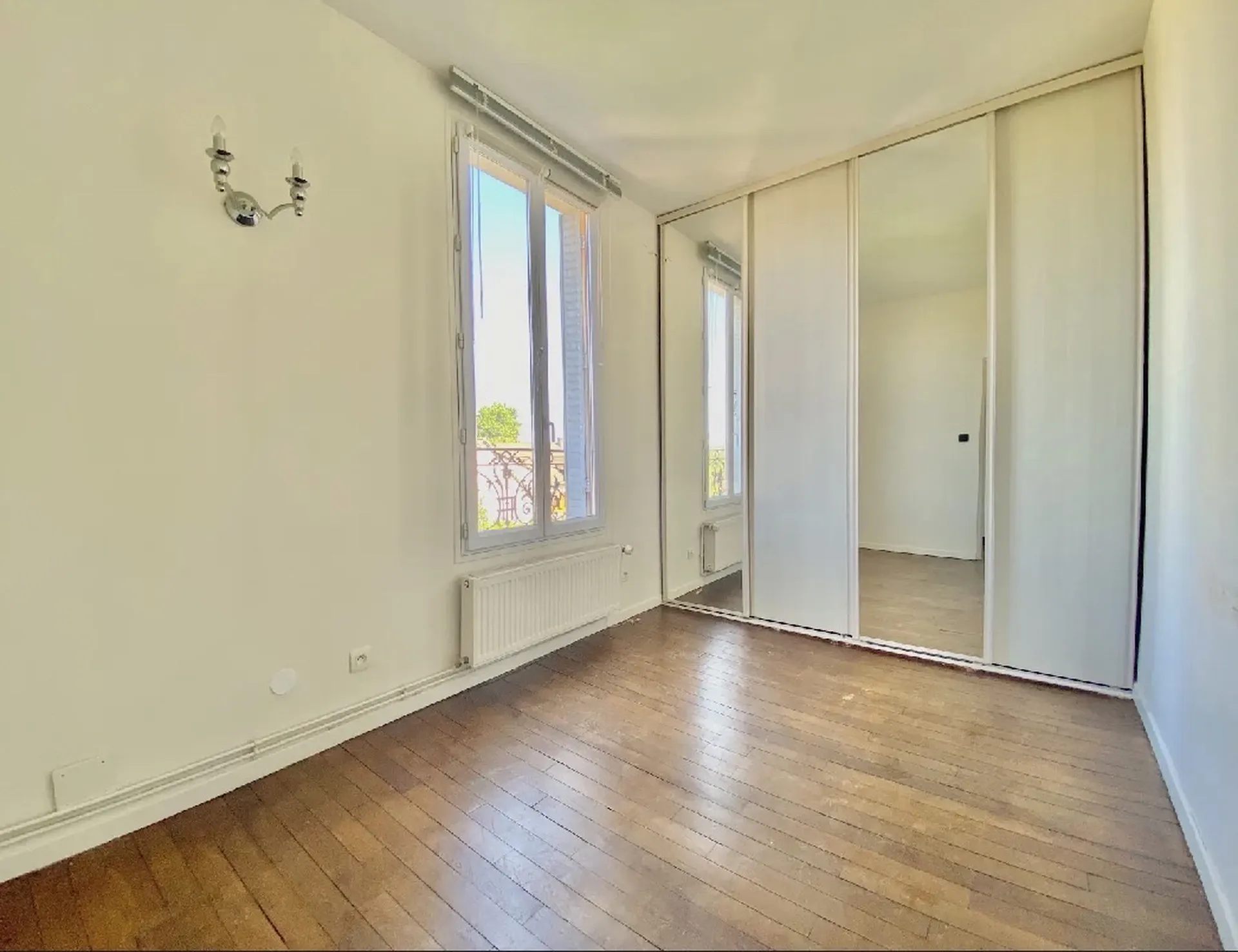 En exclusivité maison à vendre à Nanterre, charmante maison des années 1930 de 170 m2 avec 5 chambres, jardin, garage et toit terrasse