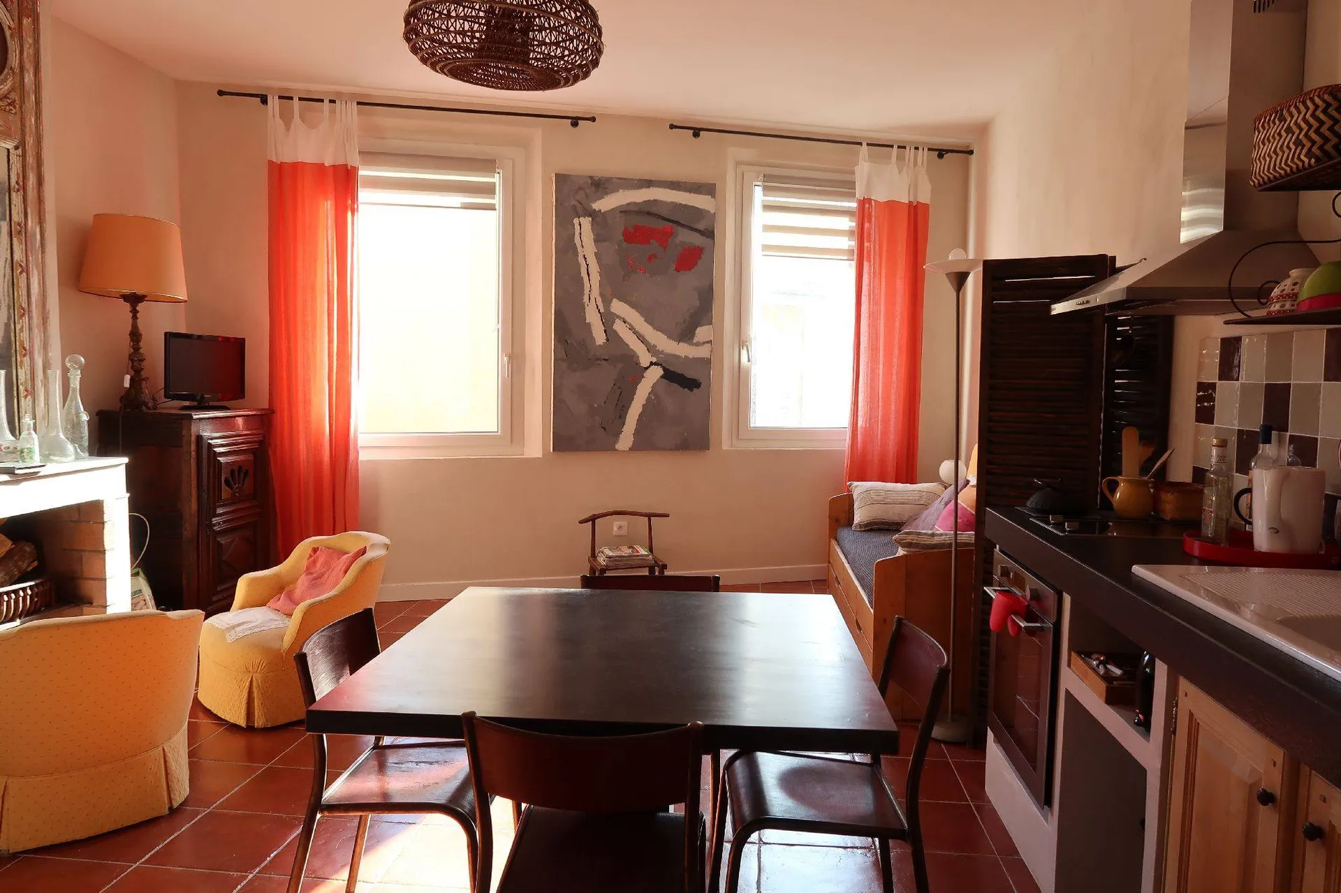 Vente appartement 1 Cassis dans le village avec mezzanine, cheminée et vue dégagée