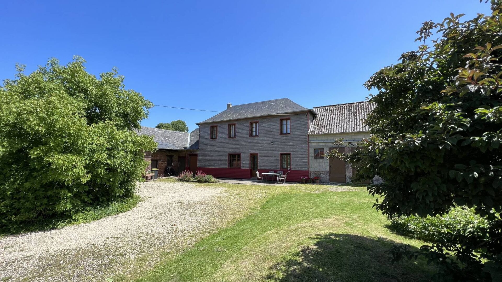 A vendre corps de ferme, 4 chambres, dépendances à 20 minutes de la plage, 20 min des villes sœurs, 30 min de Dieppe et 2h30 des portes de Paris