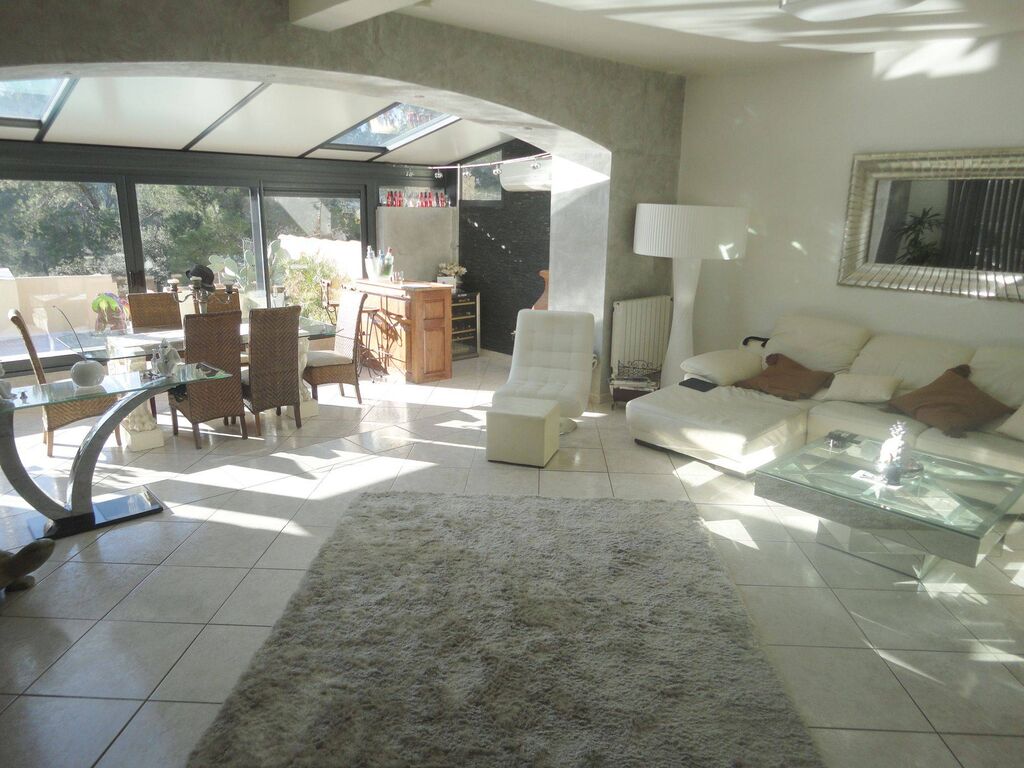 A vendre carnoux maison avec studio piscine et garage