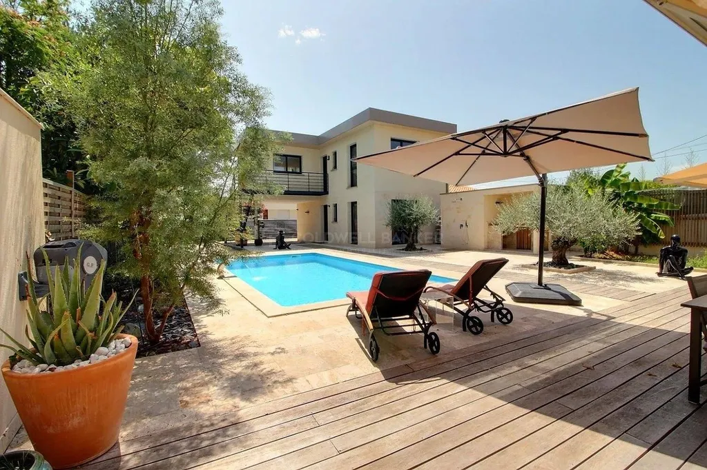 Maison rénovée avec piscine et garage - Pessac Centre