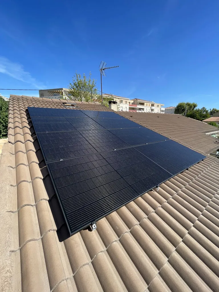 Pose panneaux solaires par entreprise RGE Grenoble
