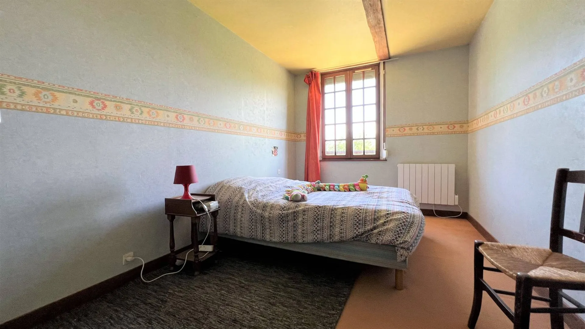 A 20 min des plages, des villes sœurs (Eu 76260, Mers Les Bains 80350 et Le Tréport 76470), 30 min de Dieppe et 45 min de la Baie de Somme.