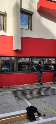 Pose de films solaire anti vis a vis sur gendarmerie a Marseille