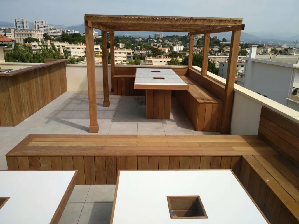 Innovation et Élégance : Rooftop en Bois Ipé à Nice par La Parqueterie Aixoise