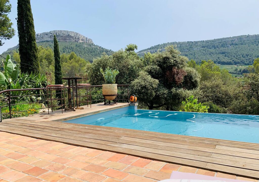 Cassis - Bastide en campagne avec piscine et belle vue dégagée   