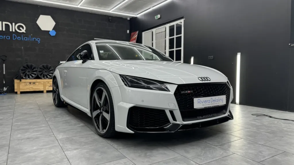 Audi TT RS 400 - Polissage et traitement carrosserie céramique à Valbonne Sophia Antipolis