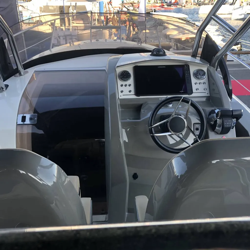 Acheter un bateau rigide à moteur dans le Var