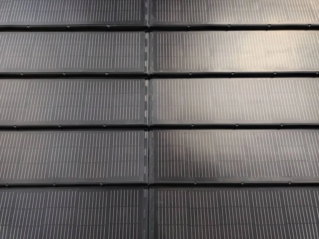 Tuile métalliques photovolatïque Metrotile eQUBE 5