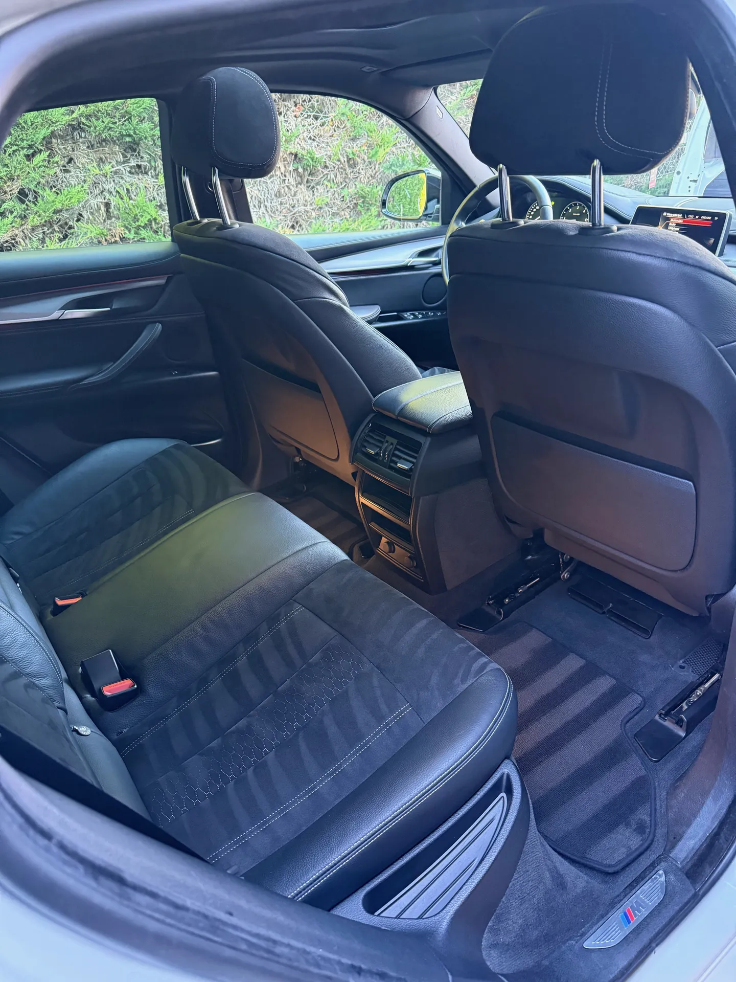 Nettoyage intérieur professionnel d'un BMW X5 à Saint-Étienne : cuir, Alcantara et plastiques