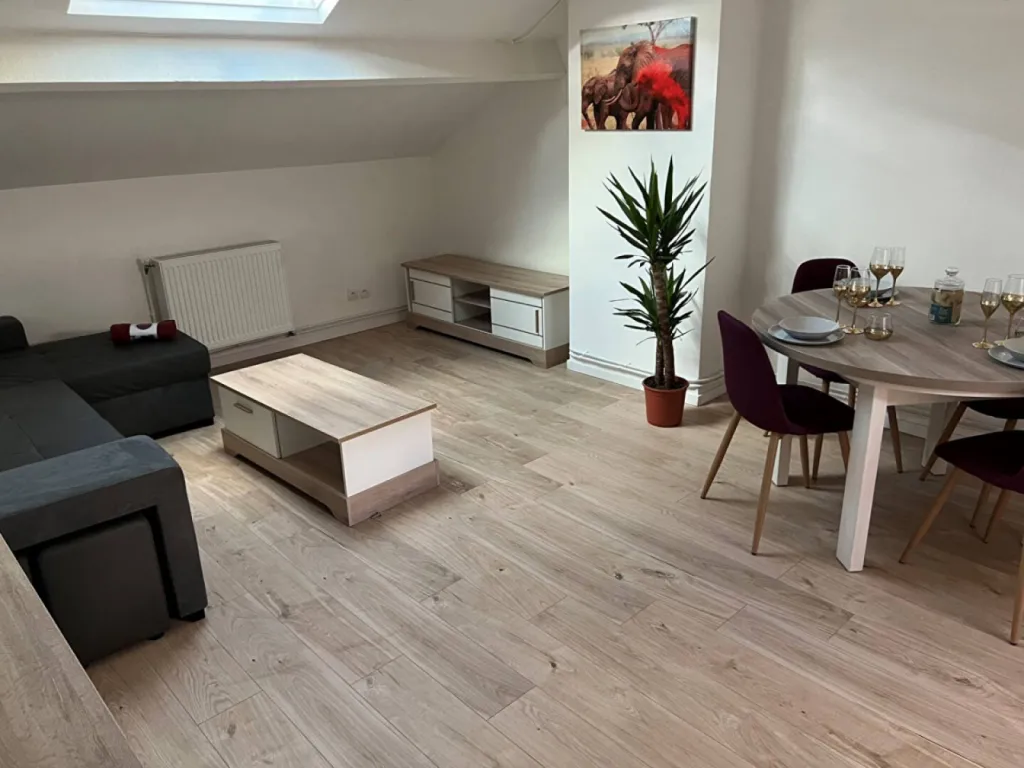 Situé au 03 rue Petit de Julleville à Rouen