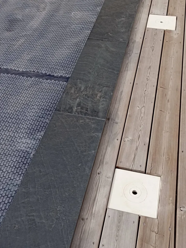 Achat de margelle foncée sur Ambarès et Lagrave