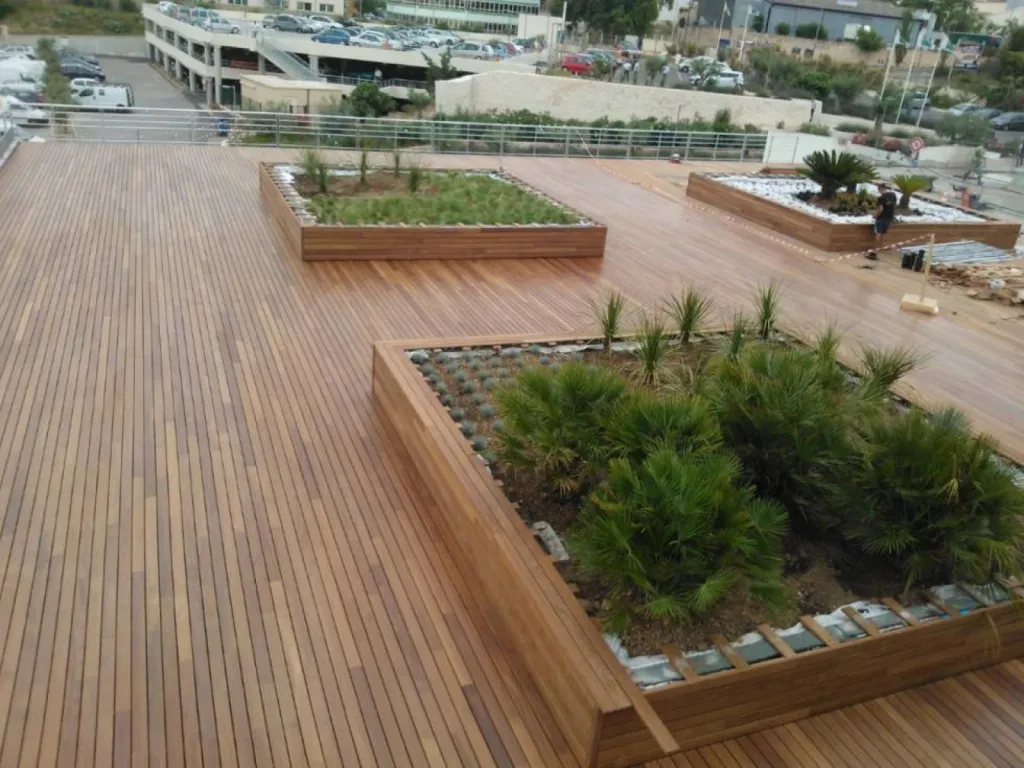 terrasse en ipé avec le système Softline Vetedy