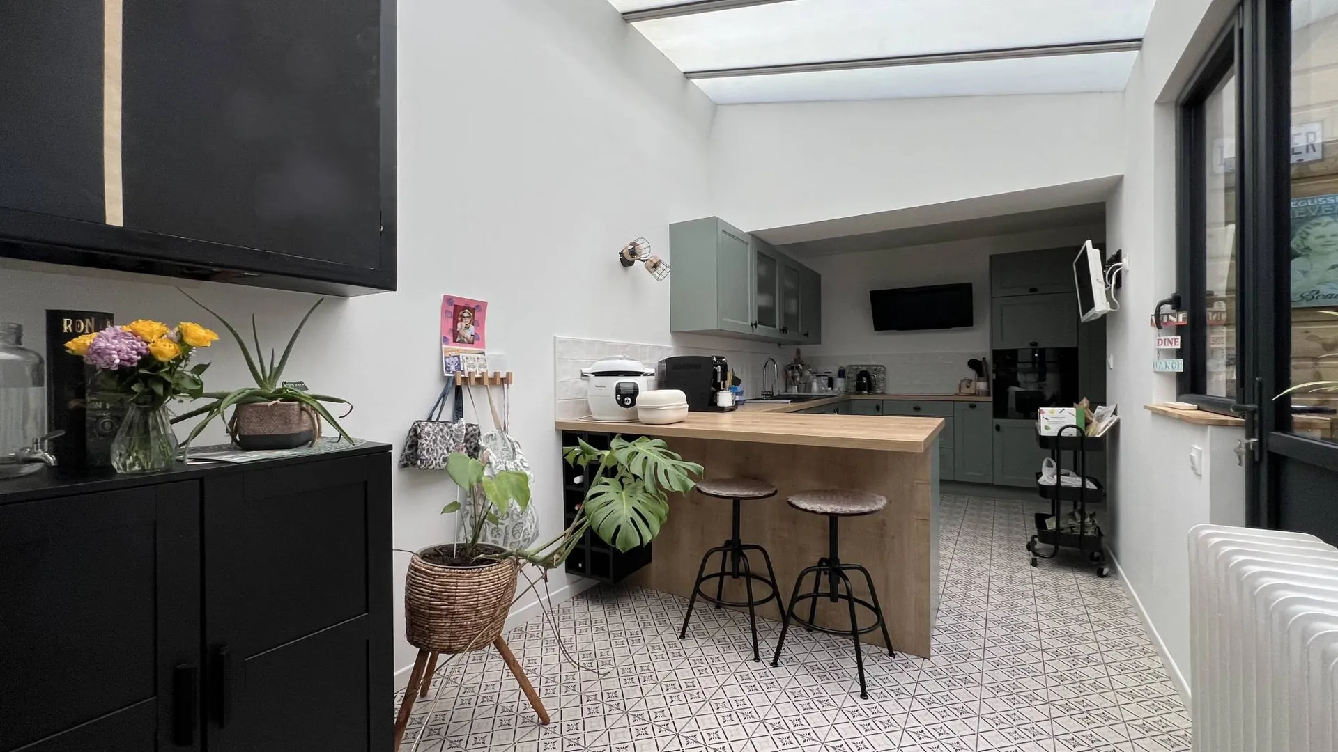 Charmante maison de ville 147m², 3 chambres, cour intérieure, cave voûtée et belles prestations, à proximité immédiate des commerces et services du centre de Eu 76260.