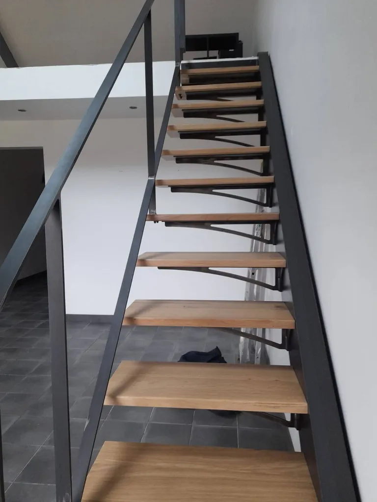 Escalier industriel acier et bois sur mesure à Évreux (27) – Fabrication haut de gamme