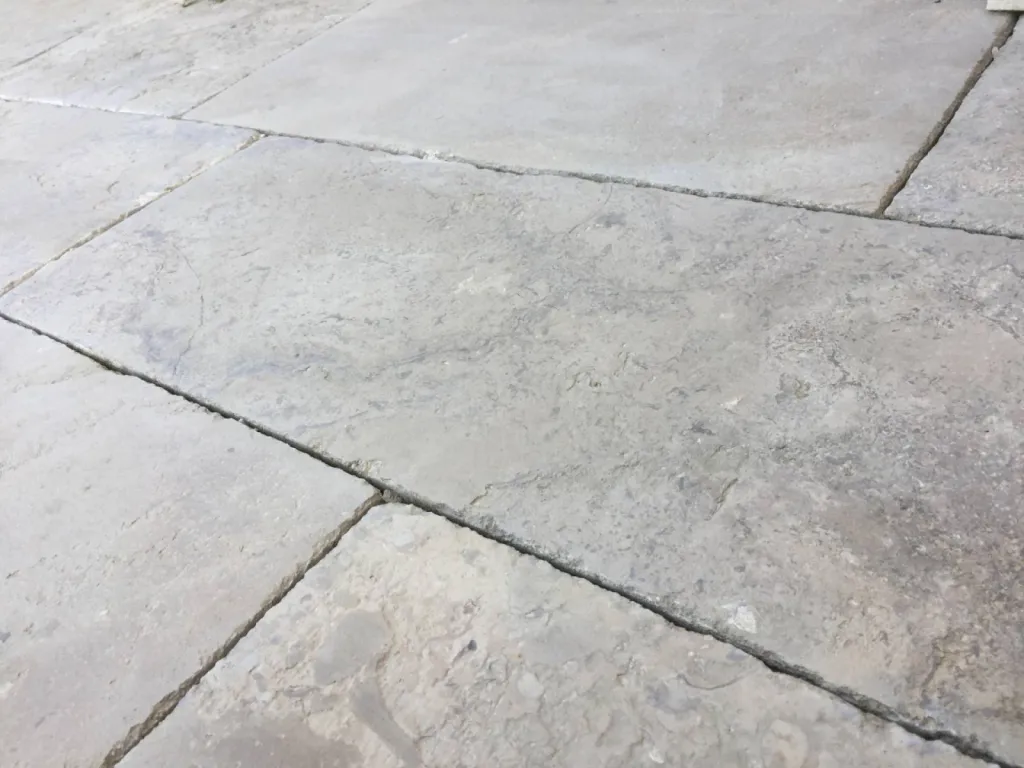 Pierre de Dordogne pour dallage intérieur et extérieur livraison de Bordeaux à Paris de Aix-en Provence à Nantes