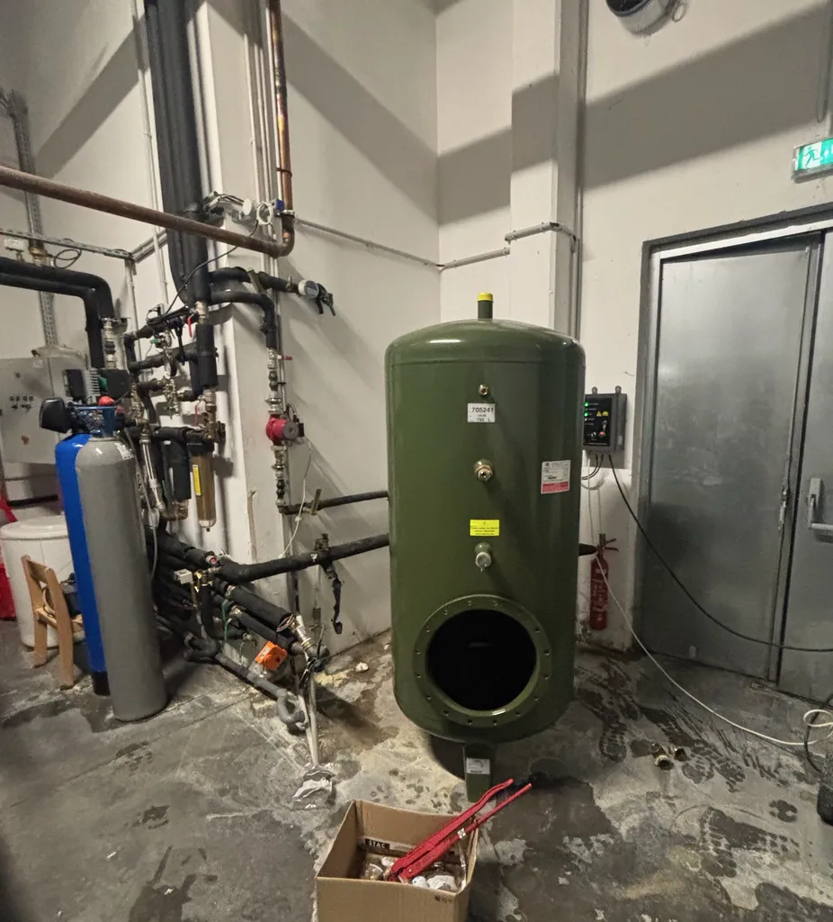 Installation d’un ballon d’eau chaude 750 L Charot à Bondy