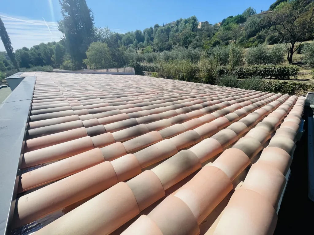 Pose de tuiles Canal sur P.S.T d’une toiture de Maison sur Venelles près de Aix en Provence