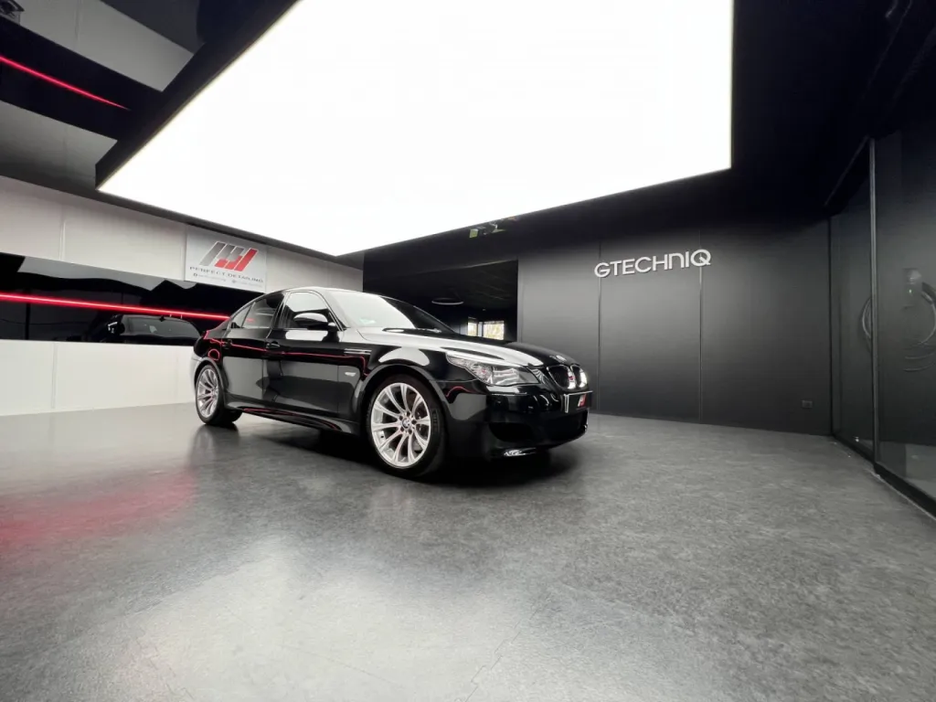BMW M5 E60 - SUPPRESSION MICRO-RAYURES - TRAITEMENT CERAMIQUE - 59 LE QUESNOY