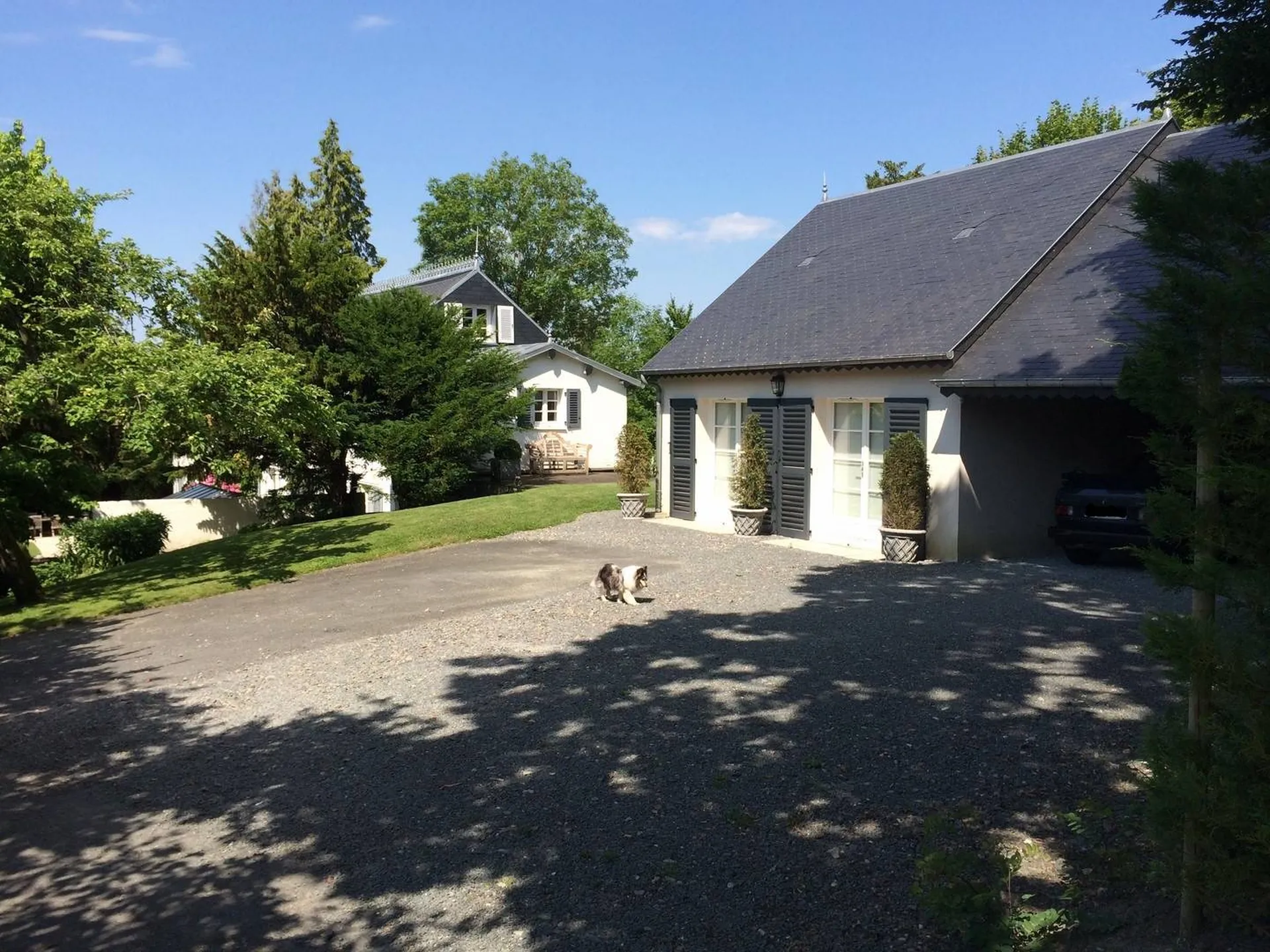 A vendre, centre ville de Lisieux, propriété  avec garage