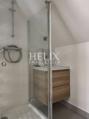 A louer appartement dans le centre de Saint Germain en Laye dans une rue piétonne