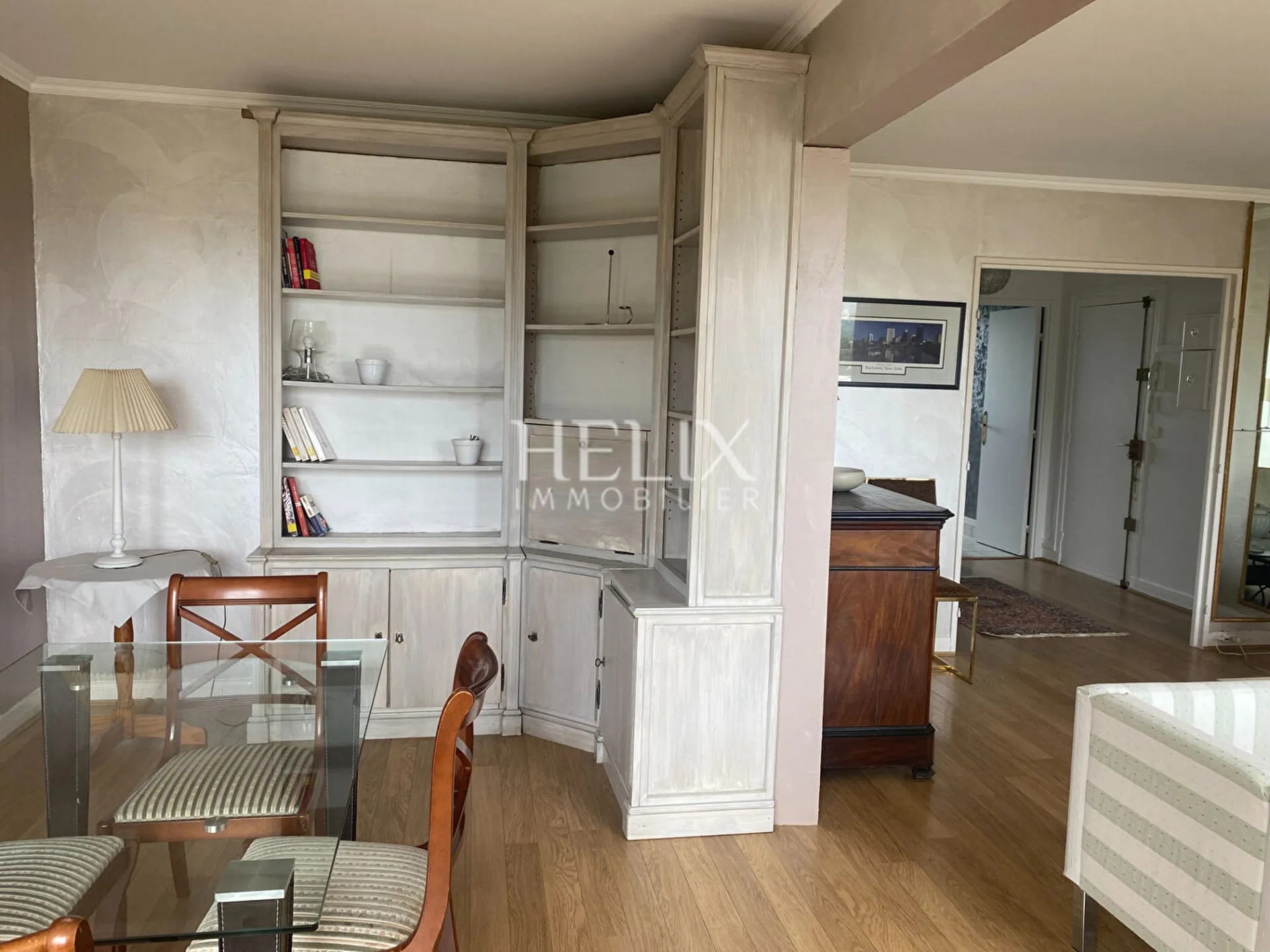 Le Pecq 5 pièces de 100 m2, Vue dégagée de la terrasse en dernier étage dans une résidence de Standing, au calme