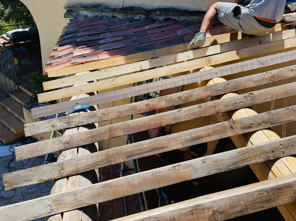 Changement d’une toiture de Auvent d’une maison sur Ventabren près de Aix en Provence