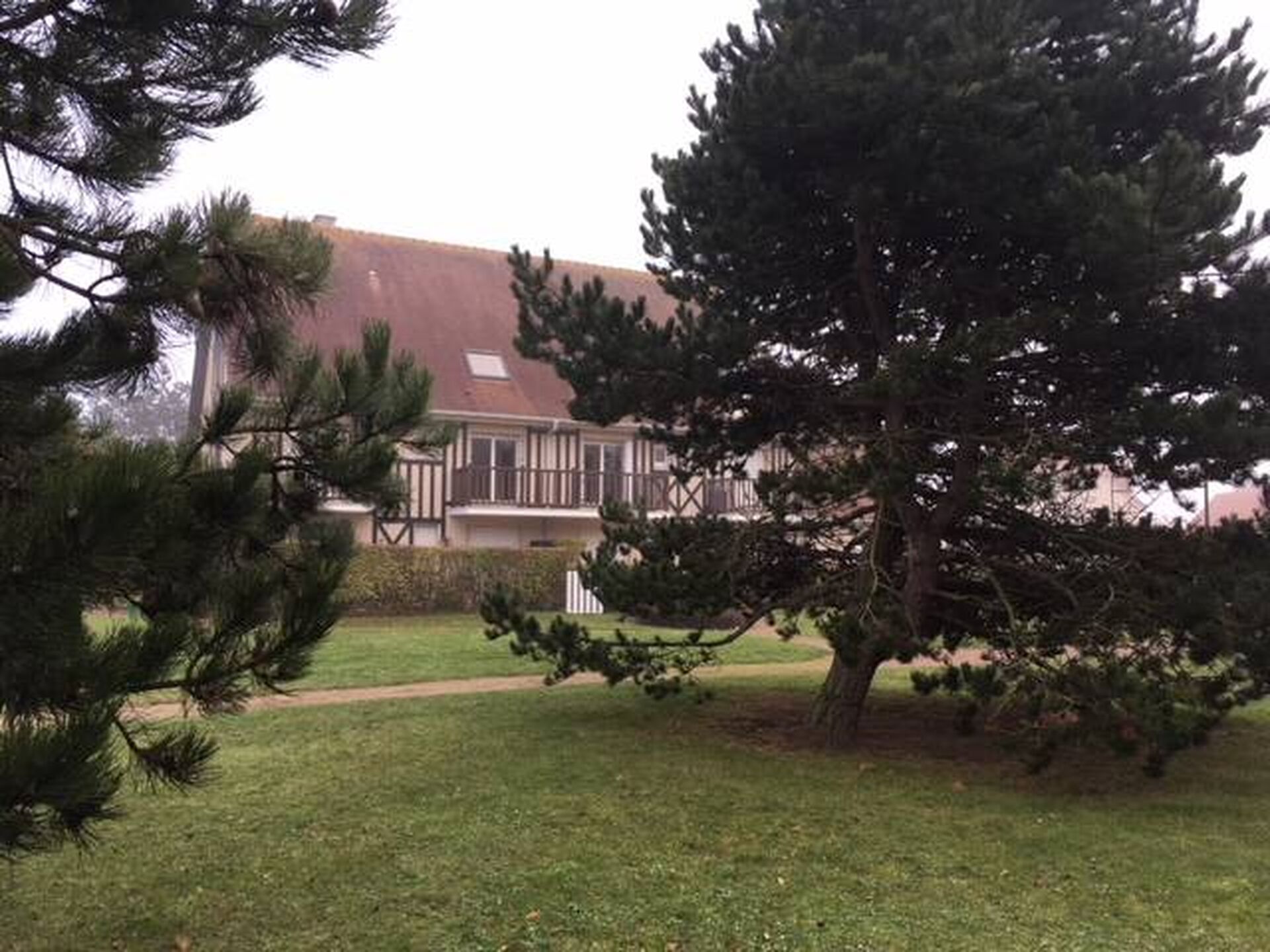 A vendre appartement de bord de place Calvados 14