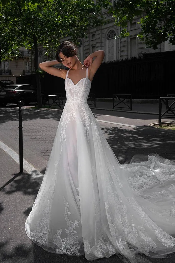 Robe de mariée bohème corset avec une jupe en dentelle robe de créateur DYLAN PARIENTY proche de AIX-EN-PROVENCE