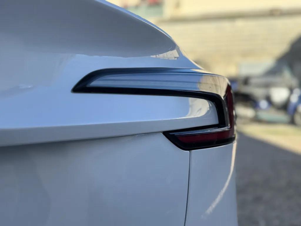 Traitement Céramique sur cette magnifique Tesla model 3 2025 à Carnoux proche de Marseille et d'Aubagne