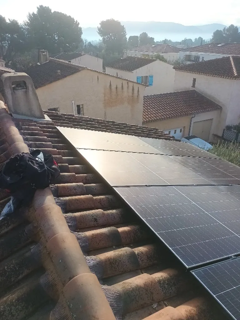 L'entretien des panneaux solaires vous permets de garantir une meilleur production toute l'année