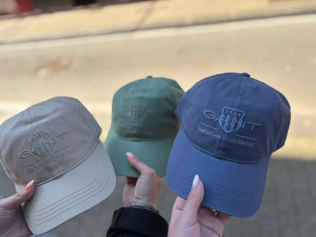 Casquette Tonal Archive Shield GANT - Style discret et contemporain chez La Suite by Urban Chic à Dieppe