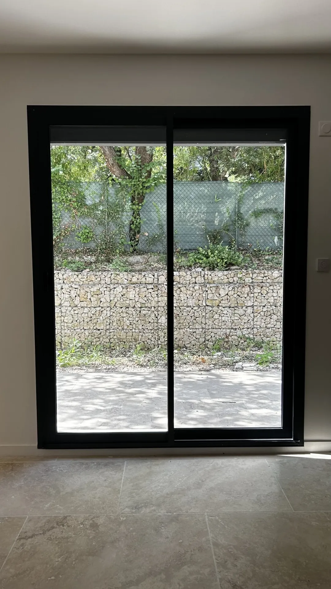 INSTALLATION de menuiserie aluminium sur Aix-en-Provence, en coloris gris anthracite