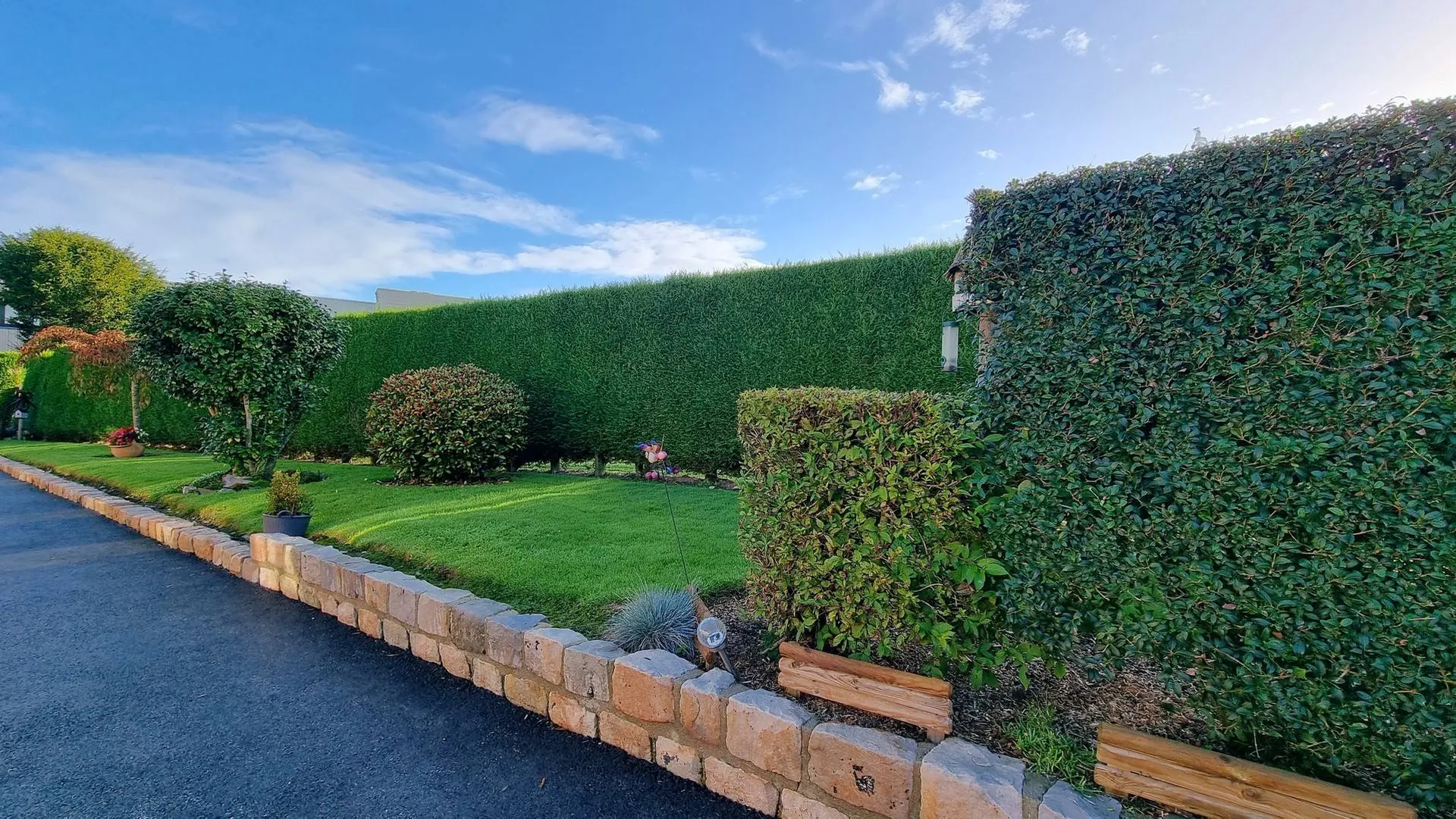 A vendre, belle longère avec gîte indépendant de 170 m², 4 chambres, située à 20 minutes de Dieppe 76200.