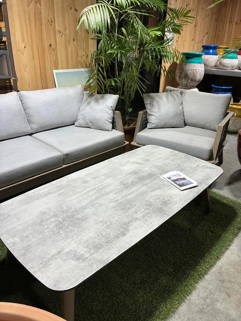 DESTOCKAGE EXCEPTIONNEL SUR DES FINS DE SÉRIE À LA BOUTIQUE : MOBILIER DE JARDIN, LUMINAIRES, BARBECUES
