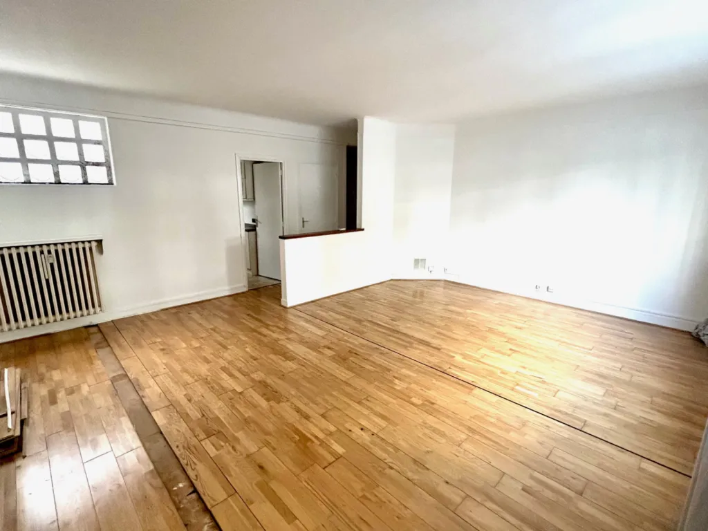Appartement T3 en rez-de-chaussée (habitation ou professionnel) - Paris 15eme