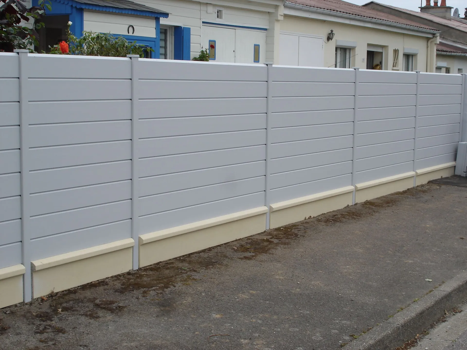 Installation de Clôture en aluminium thermolaquée, Brise-vue occultants et Aménagements de limites de propriété à Deauville dans le Calvados 14 et sur la Côte Fleurie