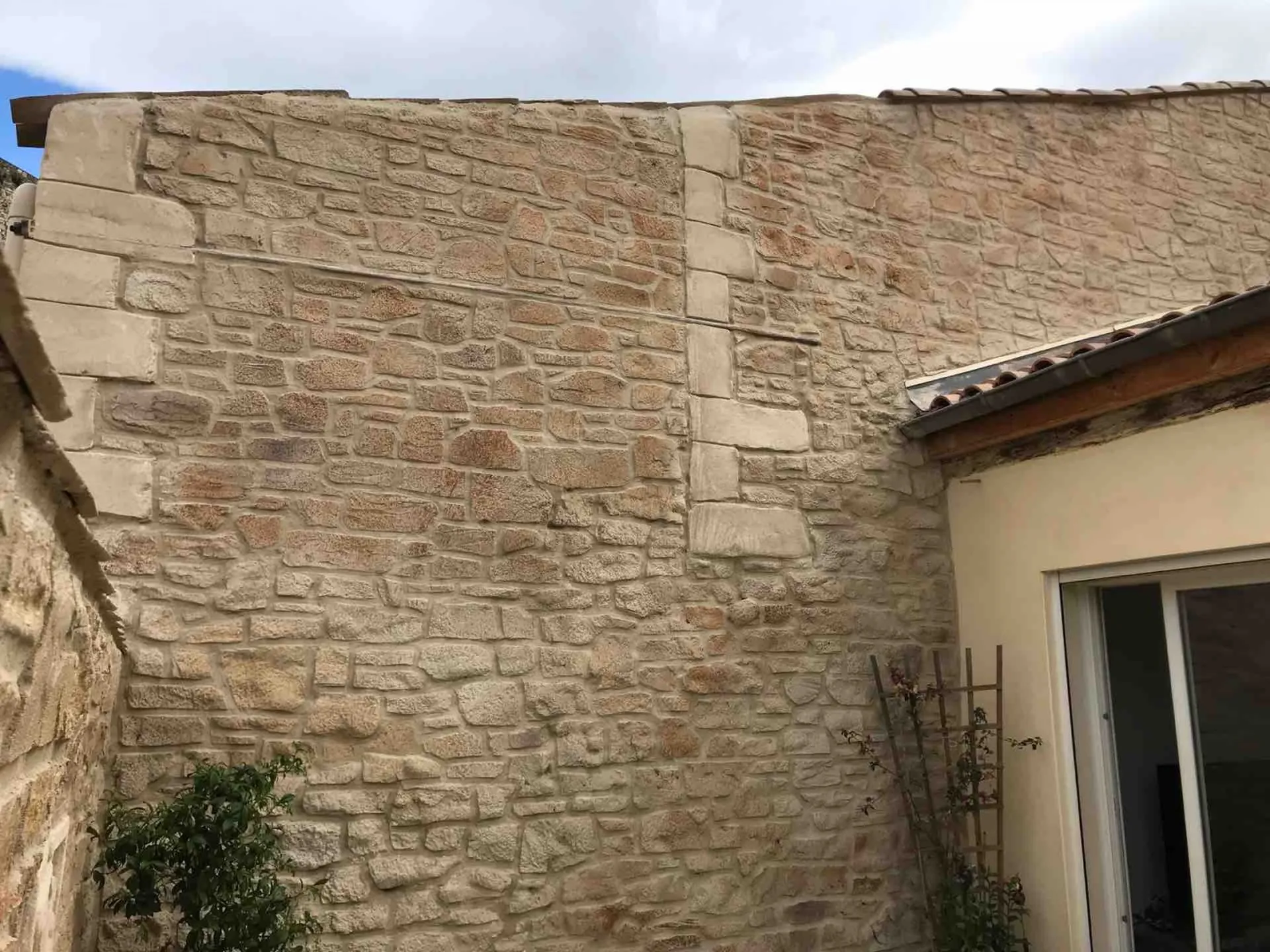 Rénovation  en pierre taillée à Causses et Veyran  proche de Béziers 