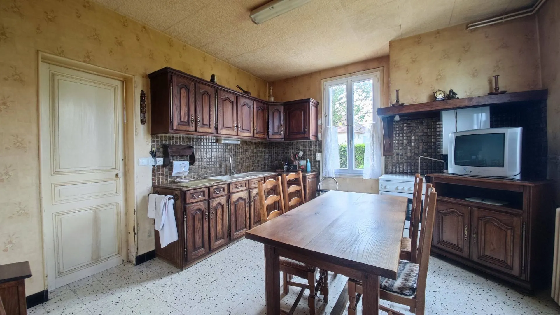 Maison de caractère à rafraichir proche commerces située au calme et à 2 minutes de la mer de Dieppe, en Seine-maritime (76)