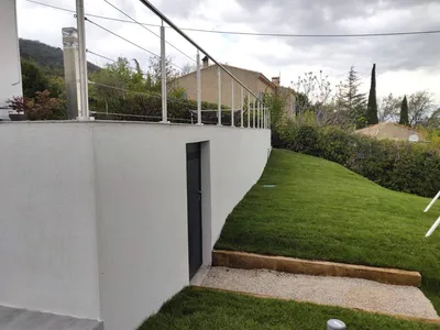 Architecte Paysagiste Plan-de-Cuques pour travaux d’aménagement d'extérieur avec création d’une piscine, pool house, espace jardin d’agrément boulodrome et jeu d’enfant