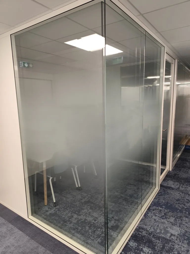 FILMS VITROPHANIE POUR CLOISONS VITRÉES ENTREPRISE ORTEC AIX EN PROVENCE 