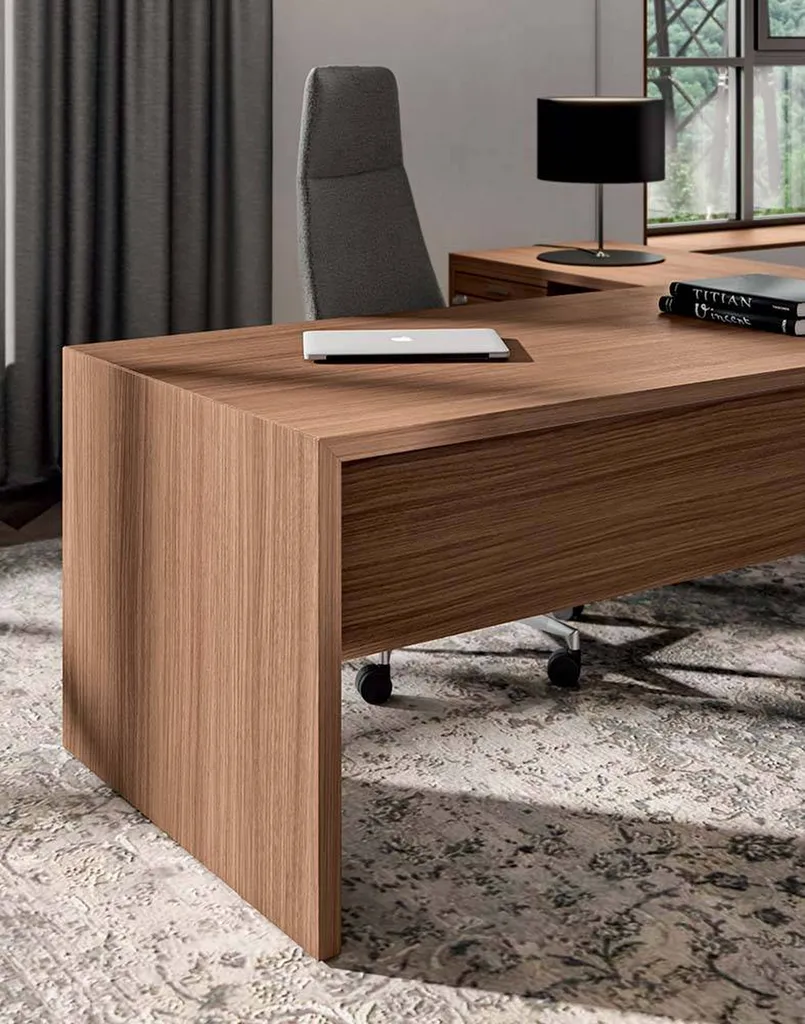 Bureau direction bois avec fauteuil ergonomique à MARSEILLE