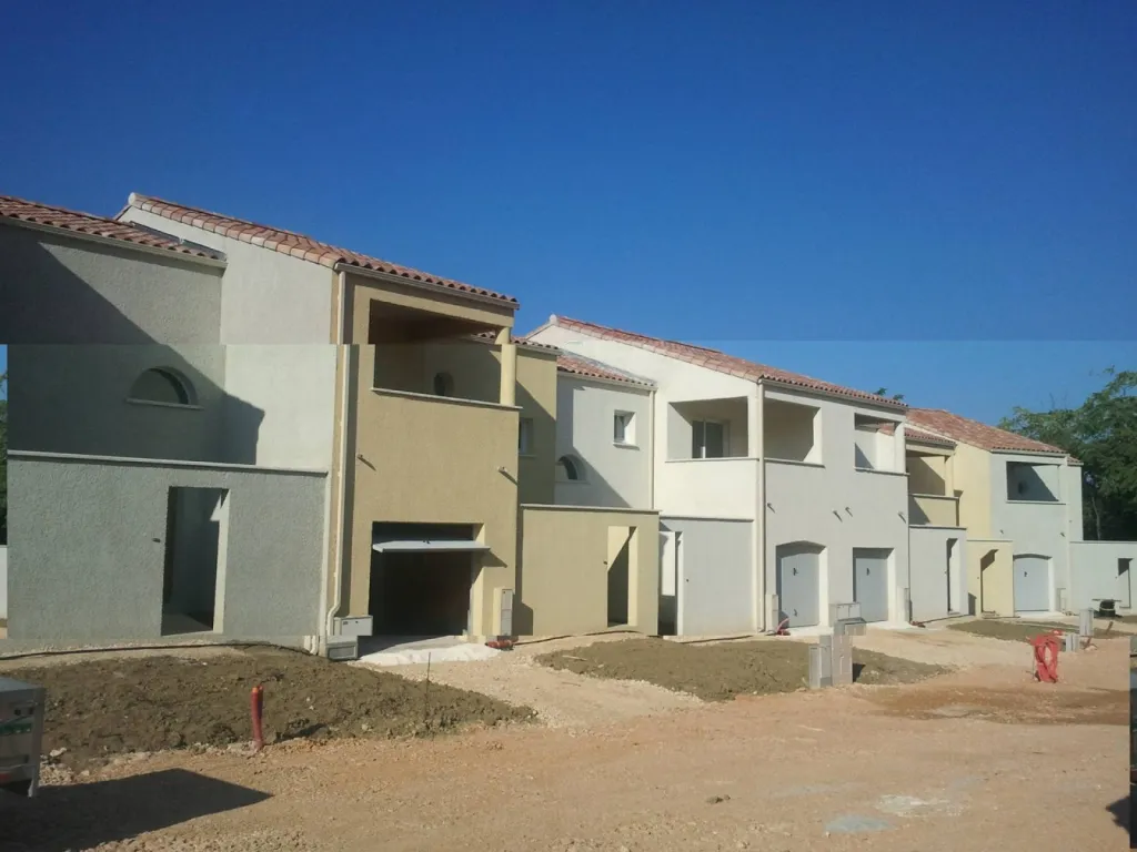 ENSEMBLE DE LOGEMENT COLLECTIF A ALES (GARD) ENSEMBLE DE LOGEMENT COLLECTIF A ALES (GARD)