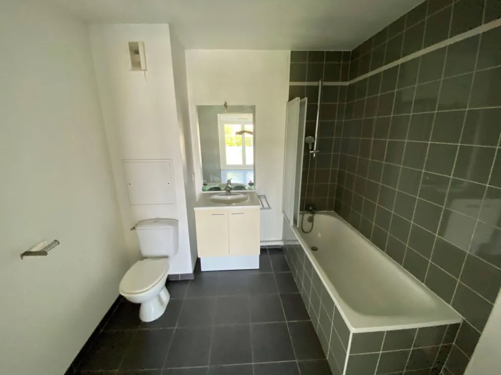 Acheter ou investir dans un appartement récent avec double parking et balcon, proche de l'université à Mont Saint Aignan (76)²