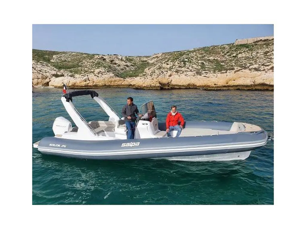 Louer un semi-rigide Salpa à Bandol