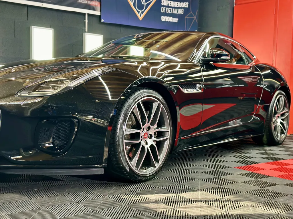 specialiste du traitement céramique sur Lyon detailing jaguar F-Type